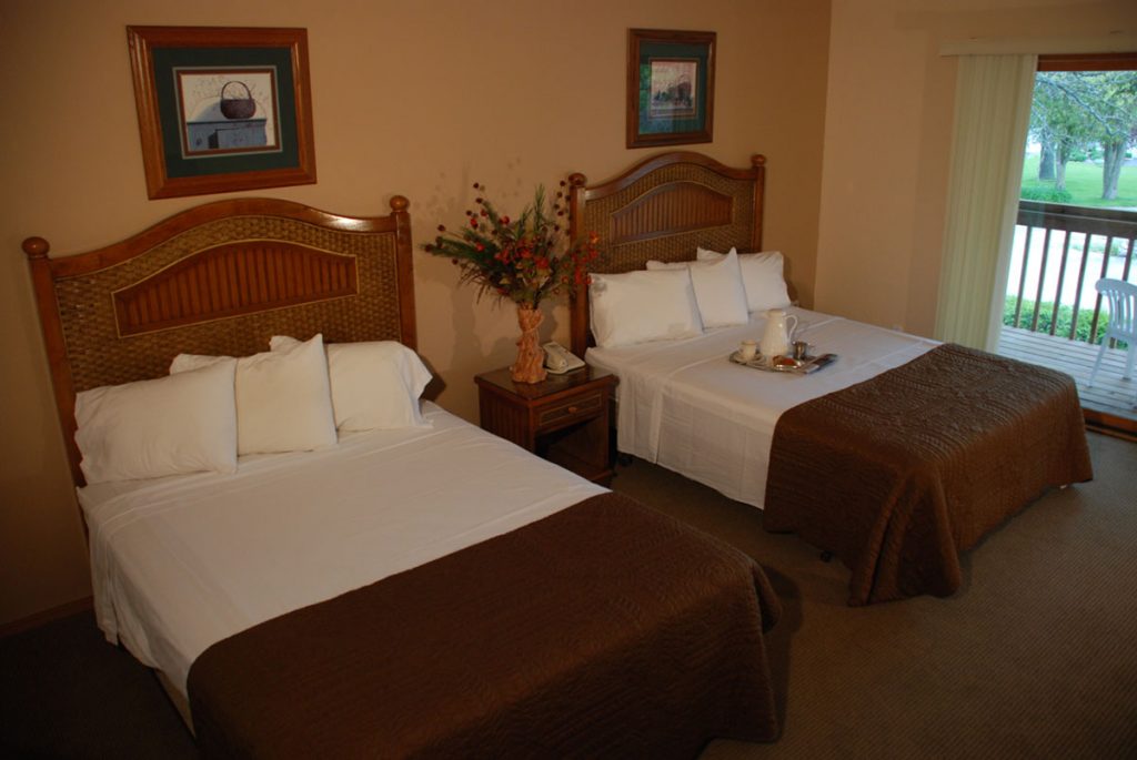 Lodge at Leathem Smith Double Queen Room in Sturgeon Bay